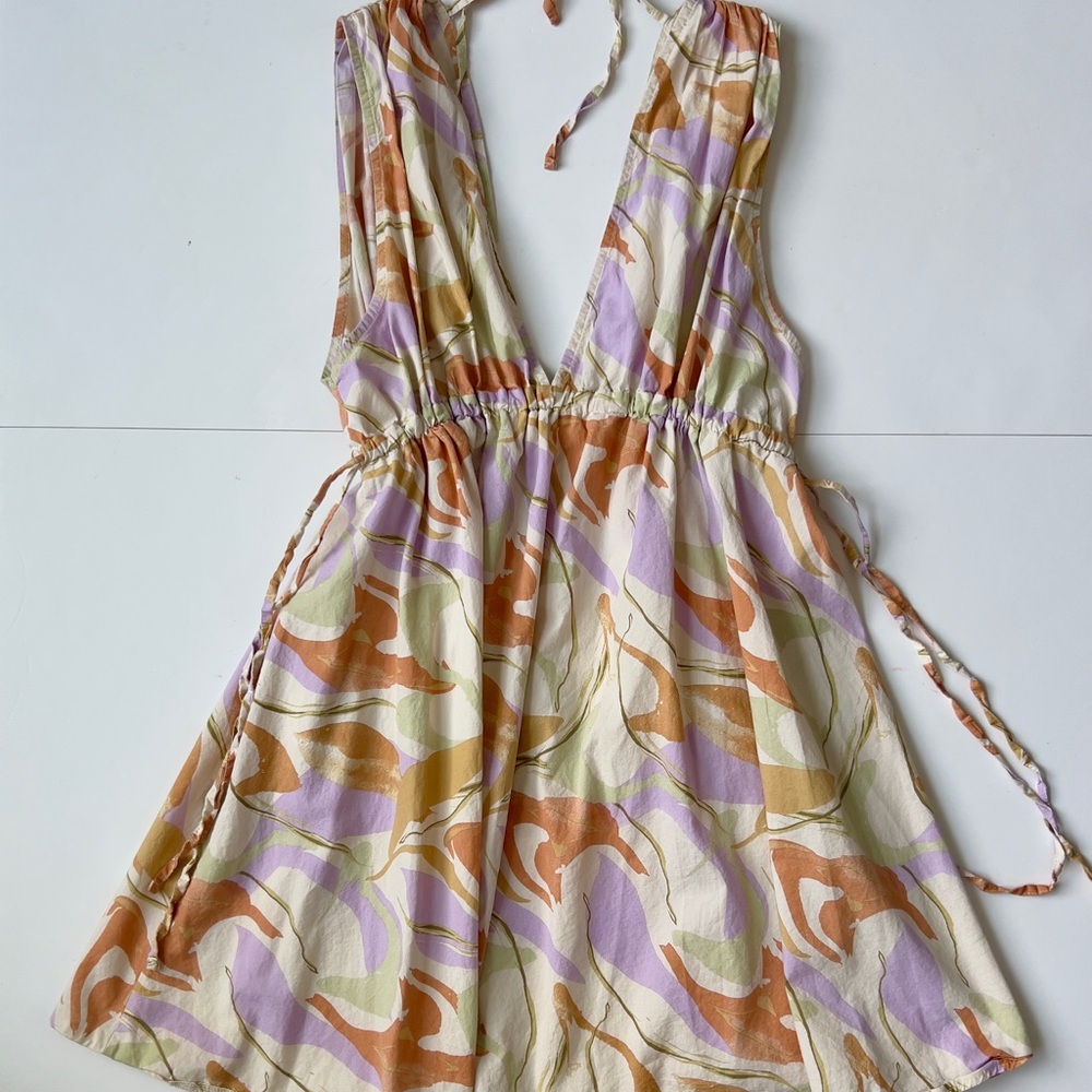 Sleeveless V-Neck Swirl Print Dress in Lavender, Peach & Cream - Picture 4 of 6